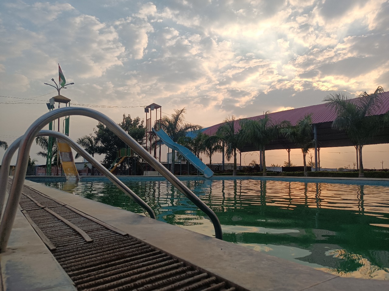 Madhav Farmhouse in Sironj